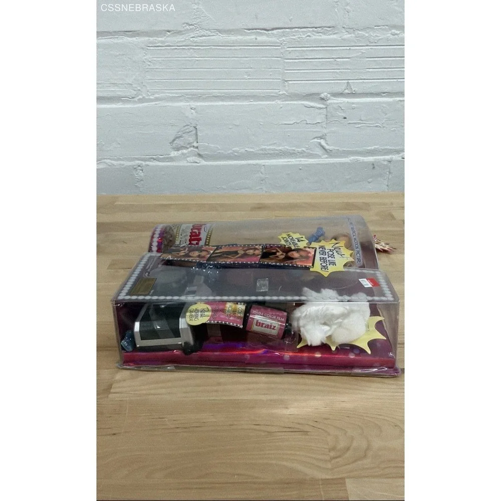 Bratz The Movie Cloe Posable Doll with Coat and Real‎ Camera MGA NEW in Package